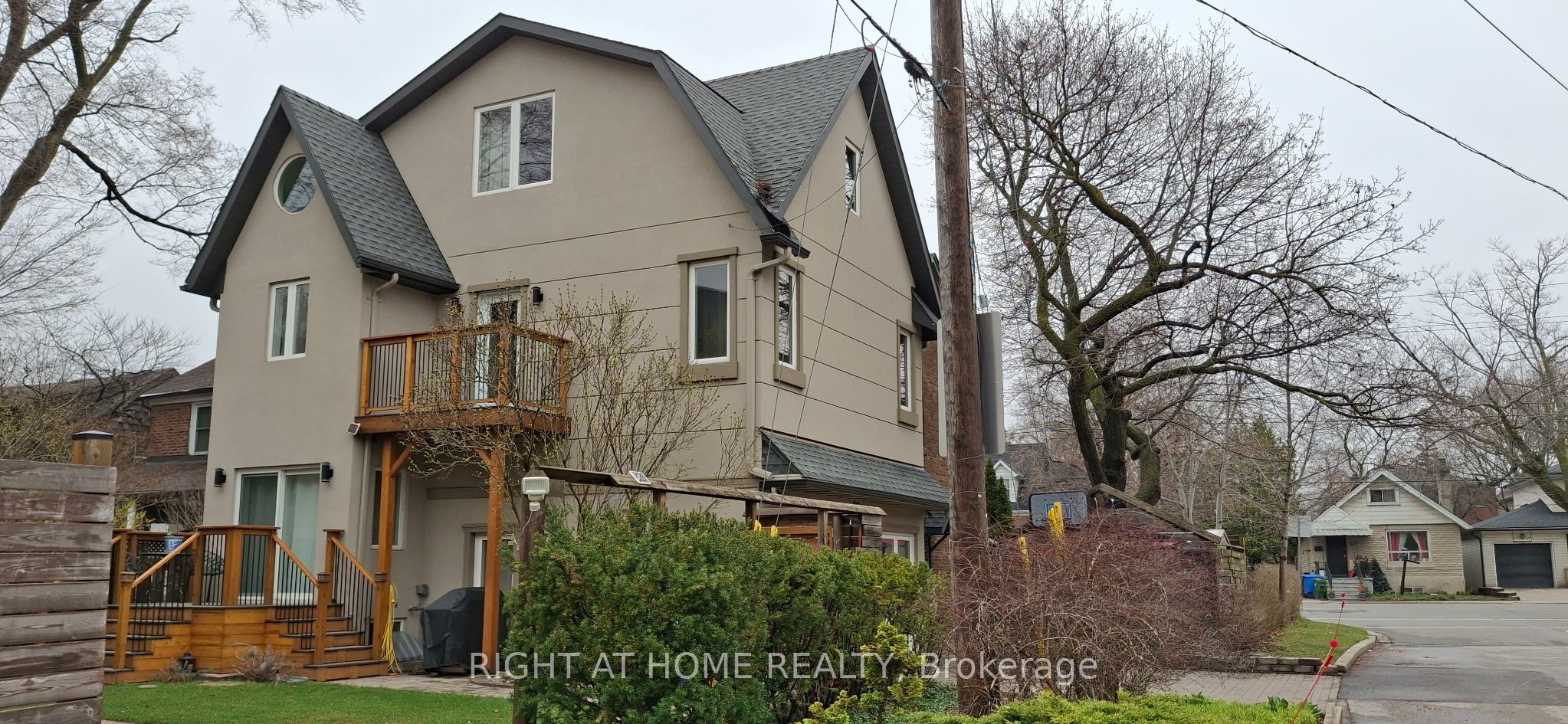 One-of-a-kind, thoughtfully crafted home in the prestigious Bathurst/Avenue Rd area. This unique pro...