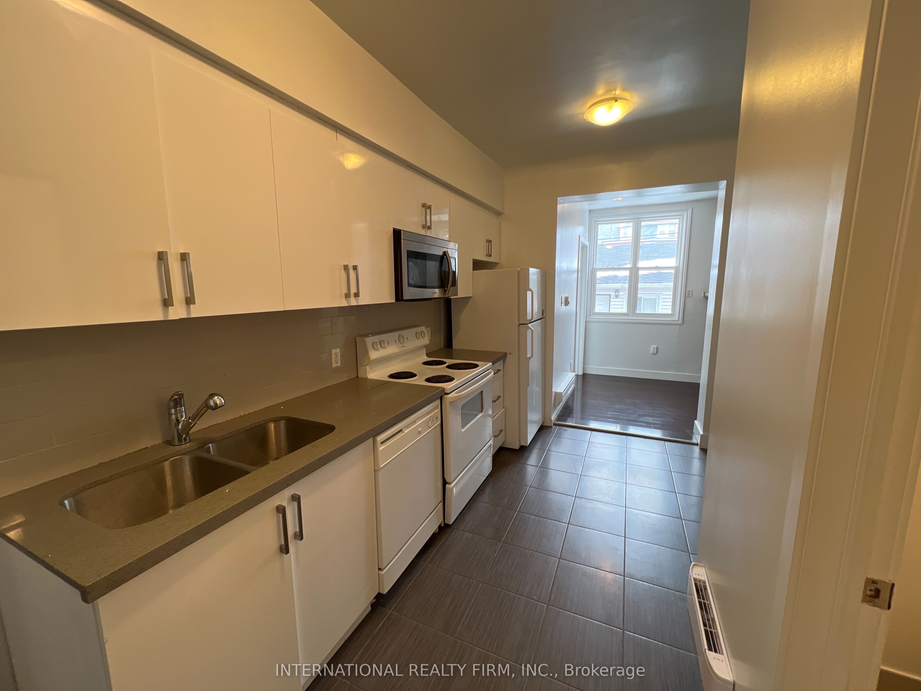 159 Montrose Avenue, Toronto C01