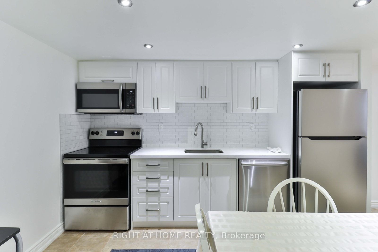 2 Greenland Road, Toronto C13