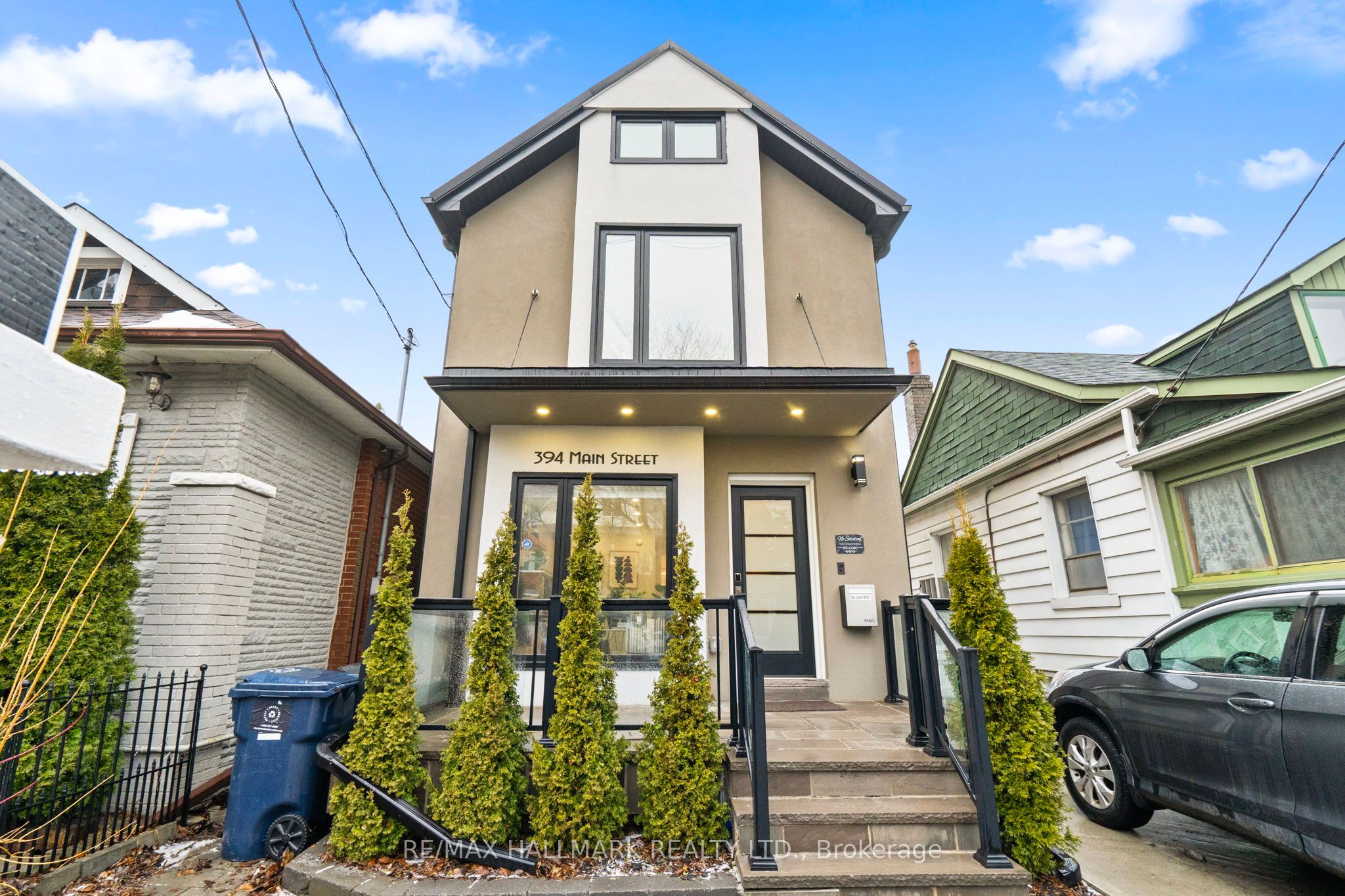 394 Main Street, Toronto E03