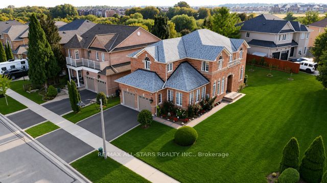 A rare find. Huge inner street corner lot adjoining to a child safe court highly sought-after Willia...