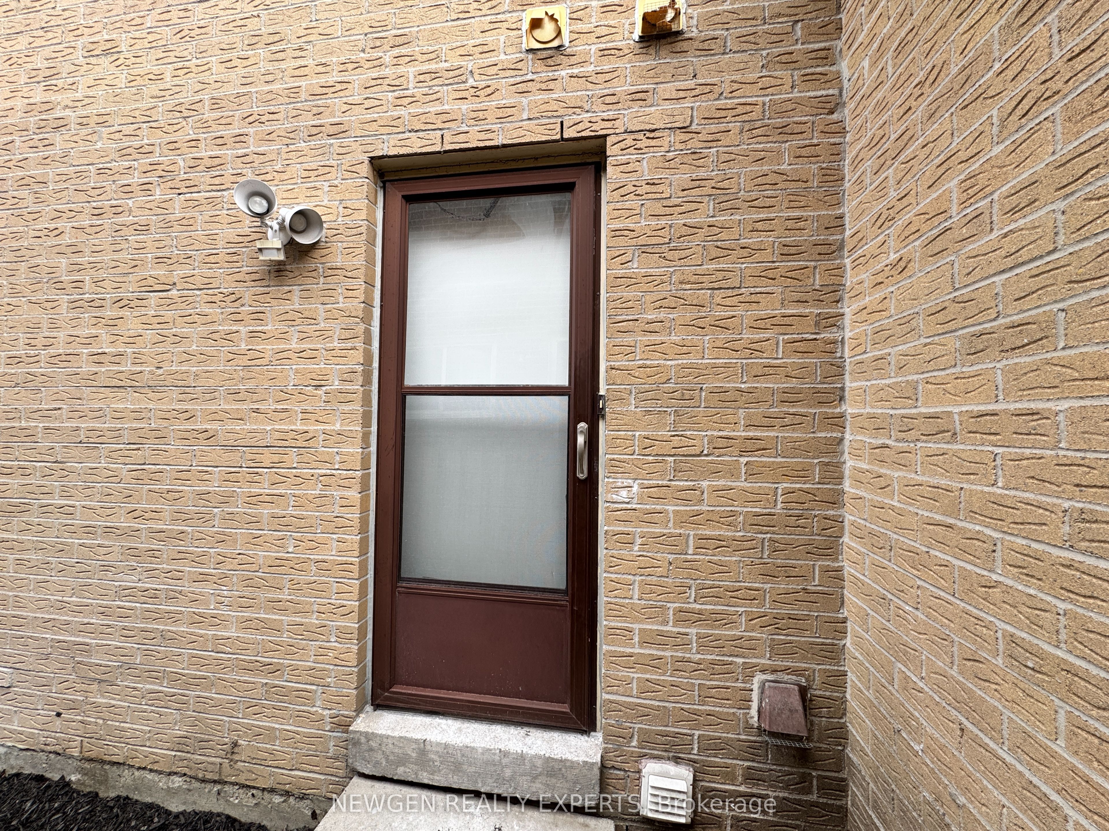 62 Canmore Boulevard, Toronto E10