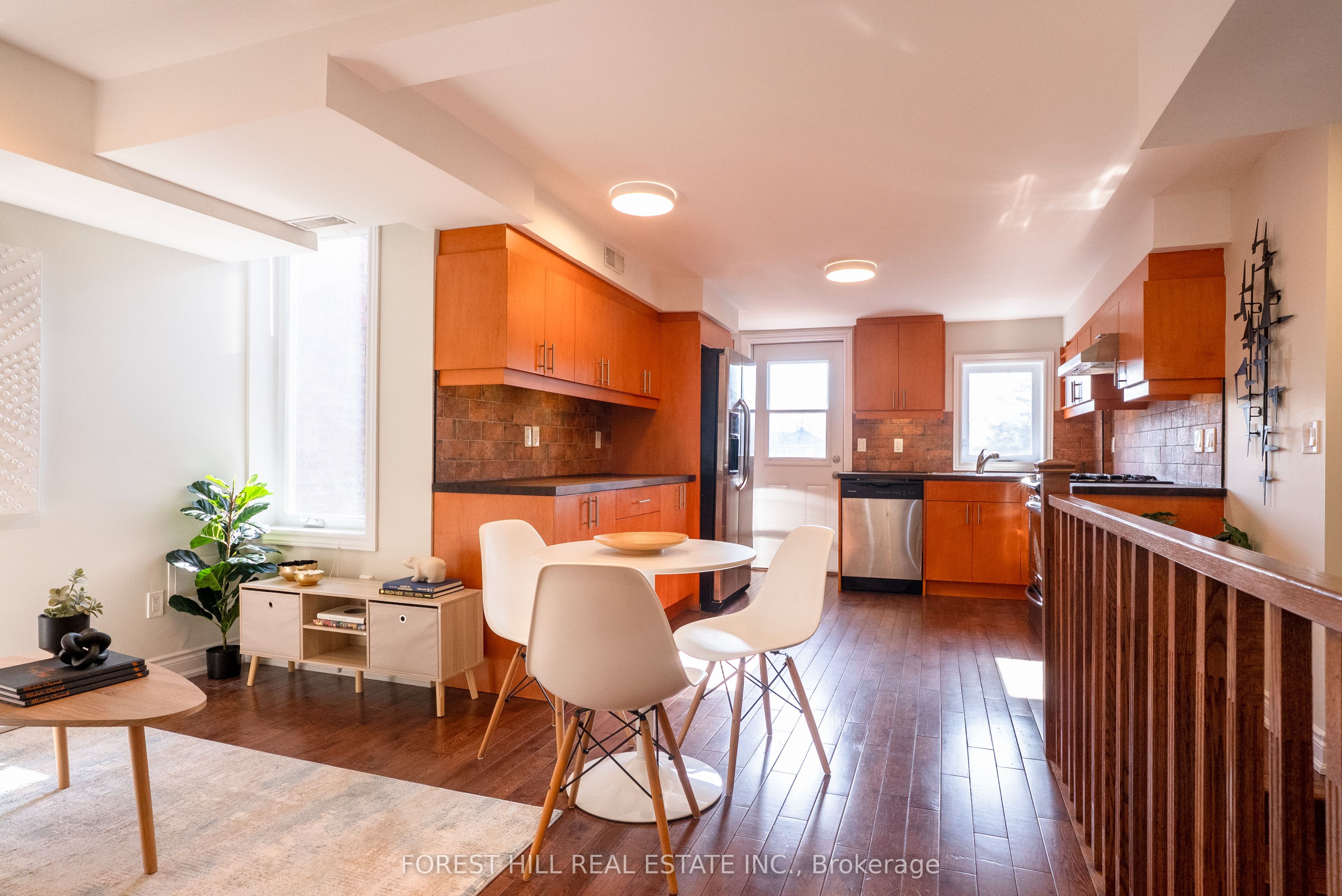 32 Castleton Avenue, Toronto W03