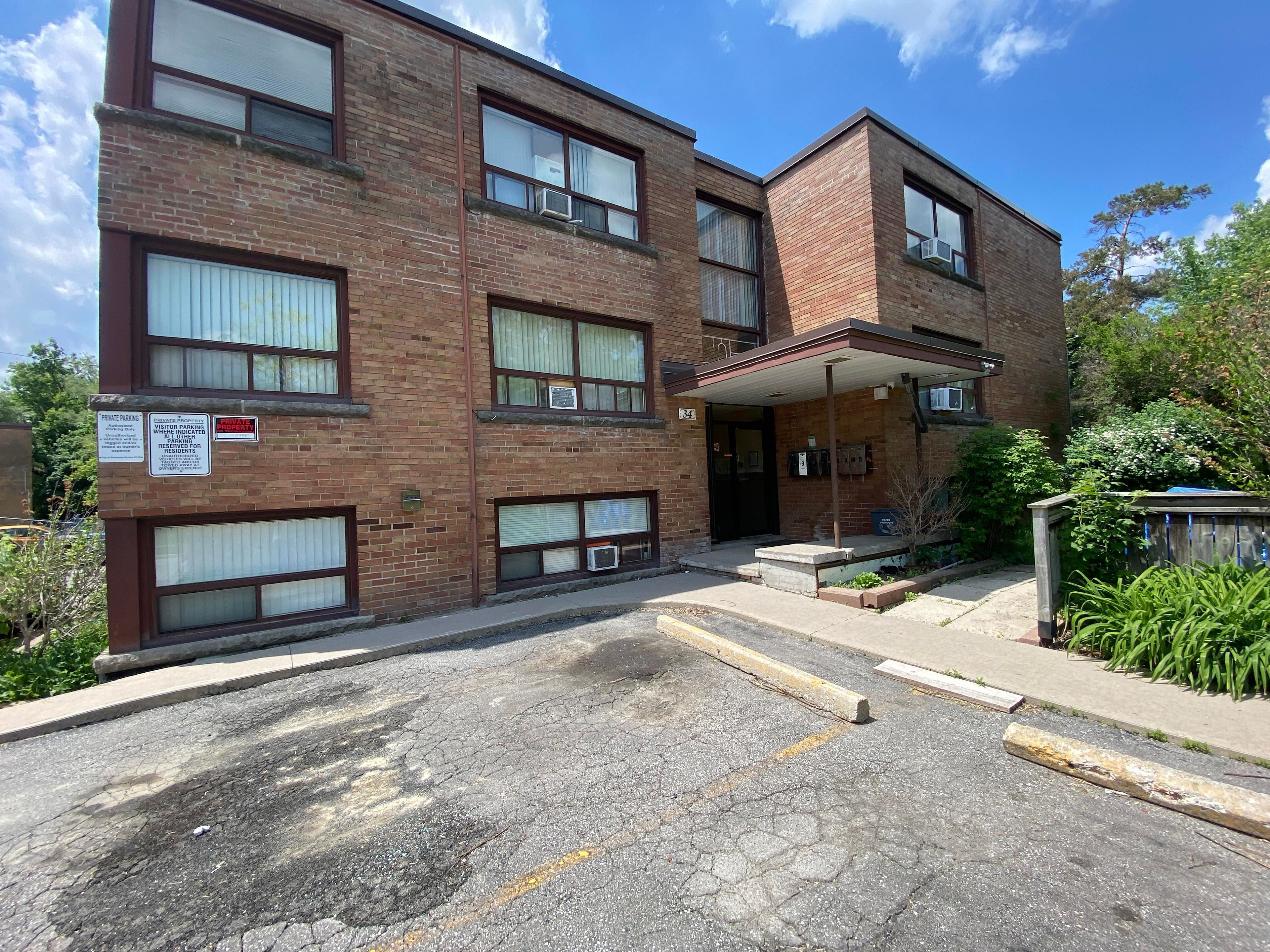Bright & Spacious 1 Bed, 1 Bath @ Brampton East, Conveniently Located W/In Minutes To Downtown Bramp...